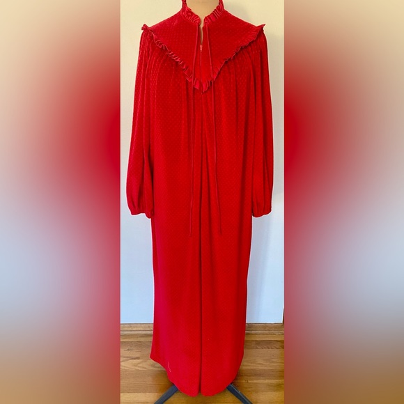 Vintage 60s Velour Robe *Medium* SAY-LU Red Ruffled Pullover Bathrobe - Picture 2 of 6